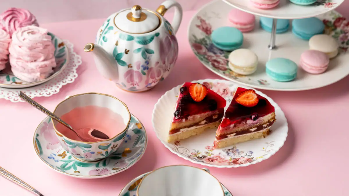 Fira Teas namnsdag med härligt te och sällskap! illustration